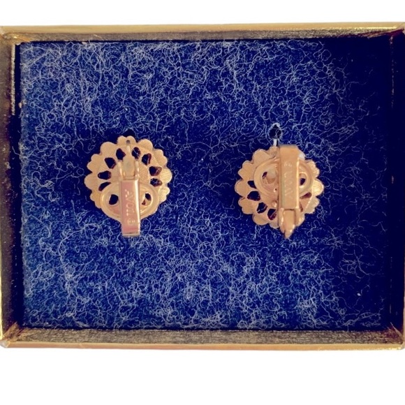Vintage Avon Clip On Earrings - Picture 3 of 4